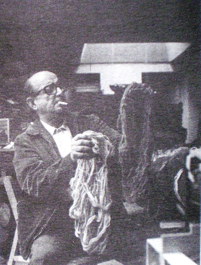 Antonio Berni en su taller