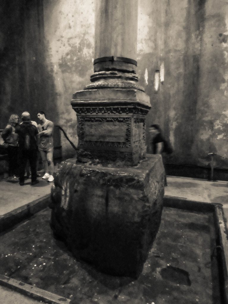 istanbul-basilica-cistern-base-column
