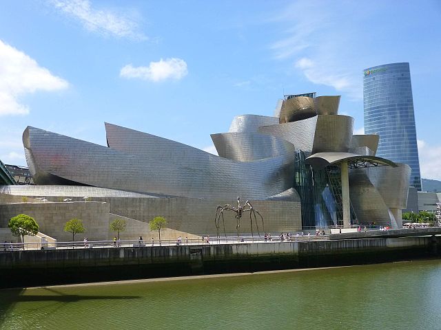 Biography: Frank Gehry