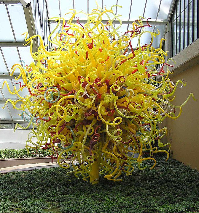 Biography: Dale Chihuly