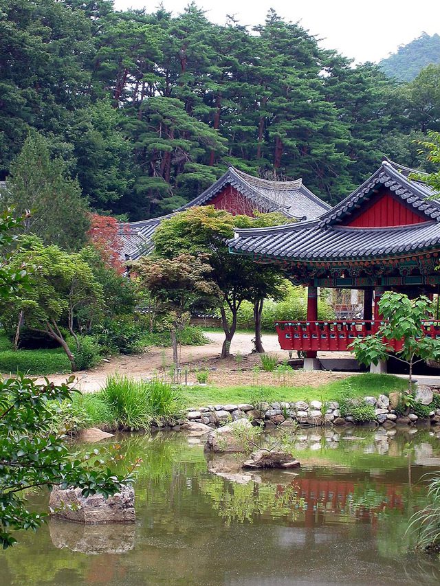 Korean Gardens: A Window onto Harmonious Landscapes