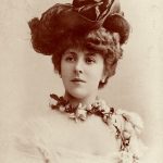 Photographic portrait of Émilienne d'Alençon.